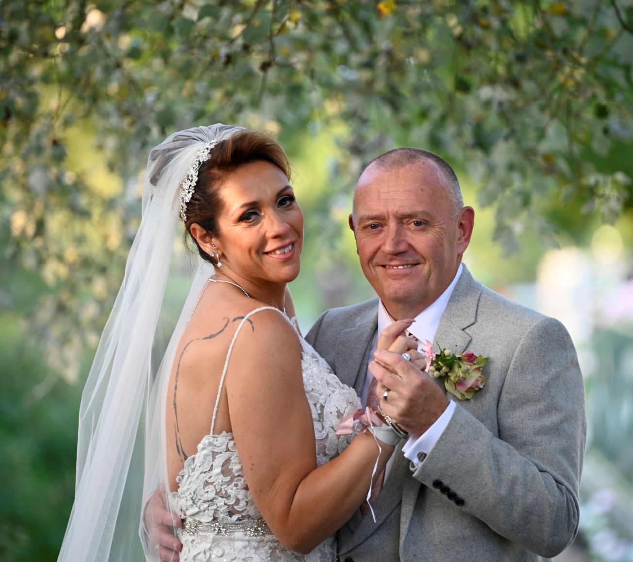 bride and groom first dance 